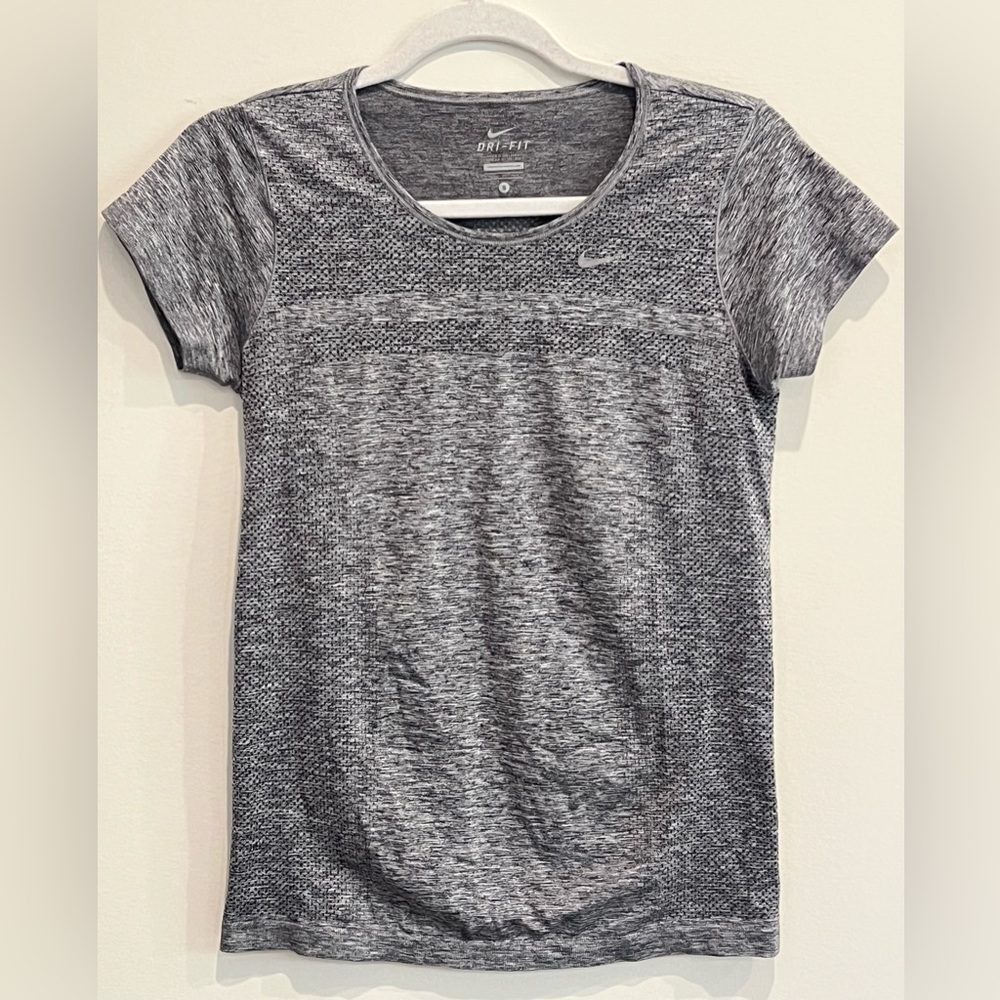 Nike Women’s Dri-Fit T-Shirt in Heather Grey Size S